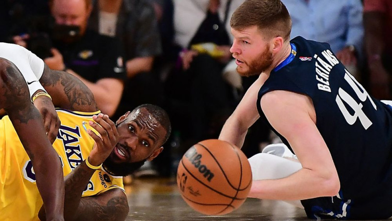 Bertānam duelis pret Lebronu un "Lakers", pie Girgensona viesosies "Jets"