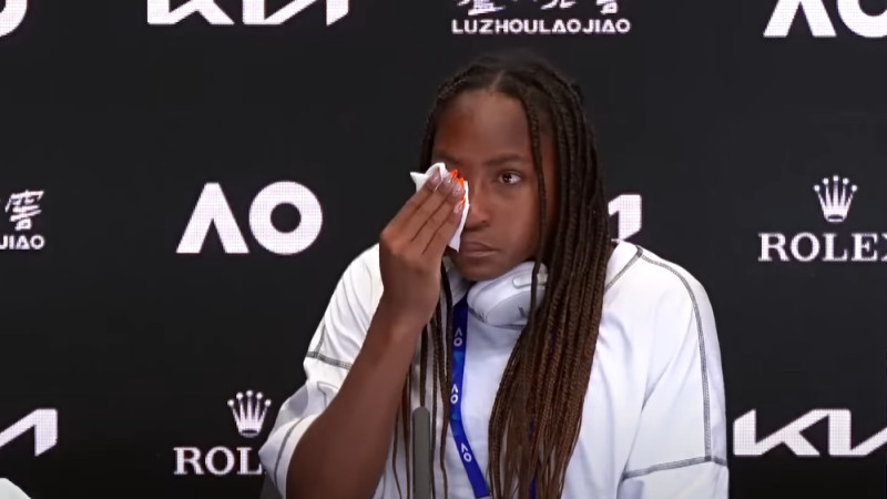 Ostapenko sarūgtinātā Gofa raud preses konferencē (+video)