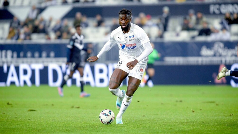 ''Genk'' piecu miljonu darījumā no ''Amiens'' iegūst valmierieti Arokodari