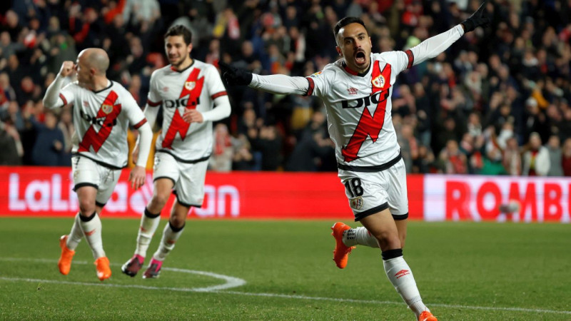 "Rayo Vallecano" otrajā puslaikā satriec "Almeria", iekļūstot Eirokausu zonā