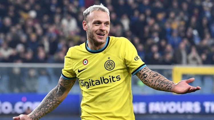 Milānas "Inter" nenospiež pastarīti, Verona turpina ķert rokā Kroļļa klubu