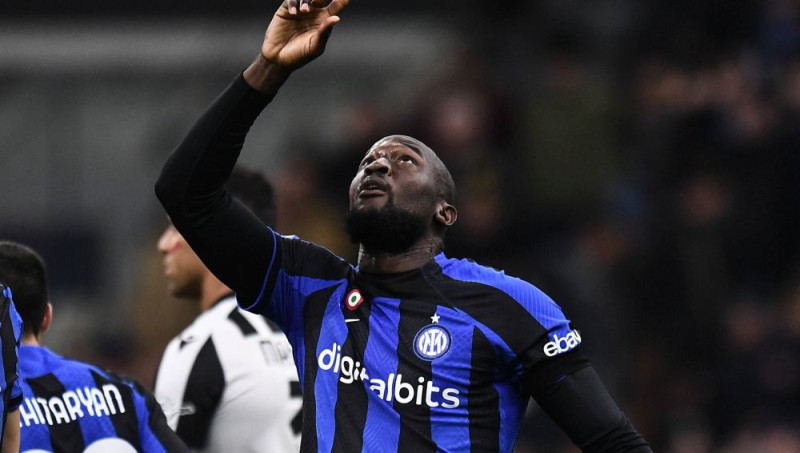 Lukaku realizē pendeli, ''Inter'' izcīna sezonas 15. uzvaru