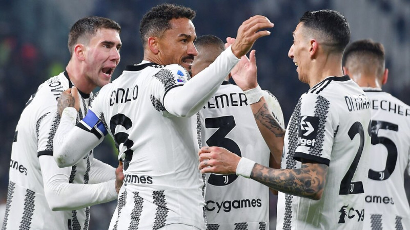 Aizsargu vārti palīdz ''Juventus'' atspēlēties un svinēt uzvaru Turīnas derbijā