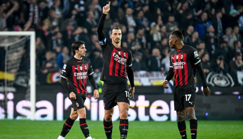 "Milan" zaudē, Zlatans kļūst par visu laiku vecāko vārtu guvēju Itālijas A sērijā