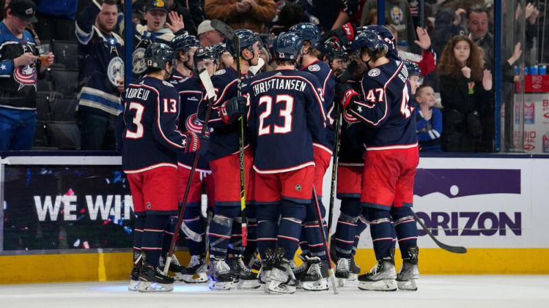 ''Blue Jackets'' pārtrauc neveiksmju sēriju, ''Bruins'' izsēj pārsvaru, taču uzvar