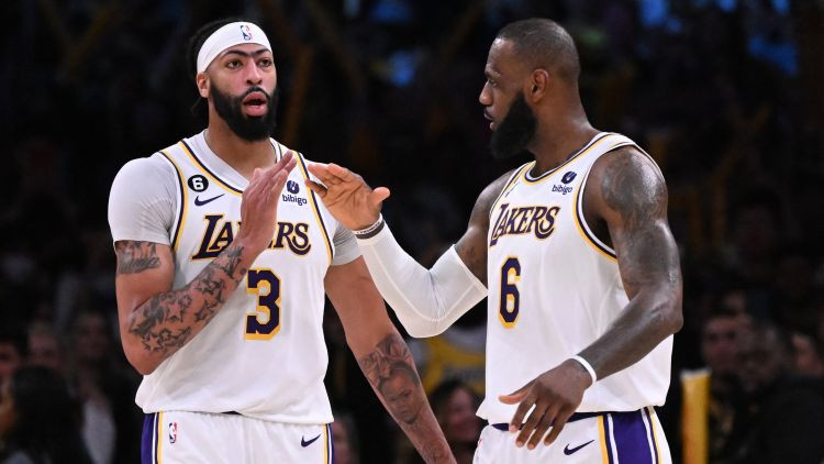 Klāt NBA pārspēles: "Lakers" superzvaigznes uzņems novājināto Minesotu