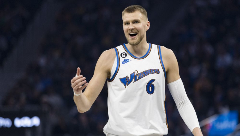 Trīs komandu maiņu darījumā Porziņģis pārceļas uz Bostonas ''Celtics''