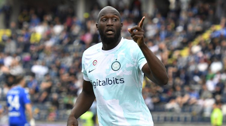 "Napoli" izrauj uzvaru Turīnā, Lukaku ar 2+1 otrajā puslaikā kaldina "Inter" panākumu