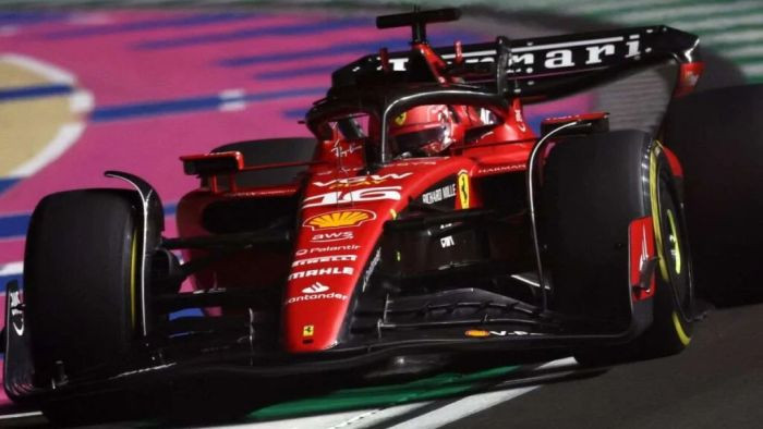 Leklērs pārspēj Verstapenu F1 kvalifikācijā Baku trasē