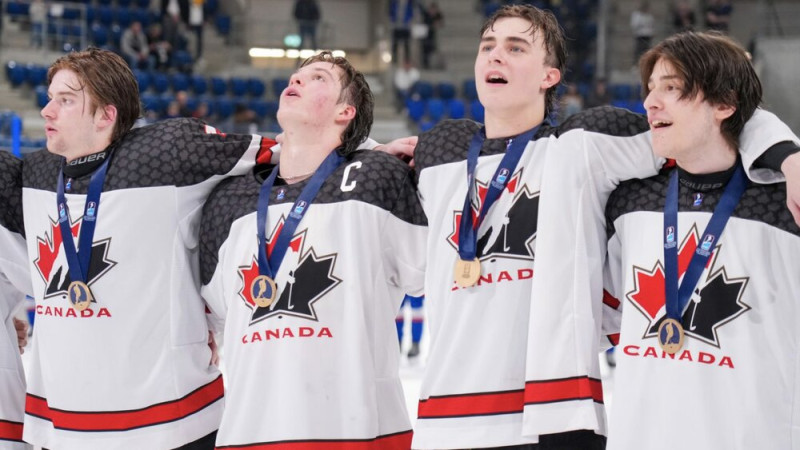 Kanādas hokejisti pagarinājumā izcīna bronzu pasaules U18 čempionātā