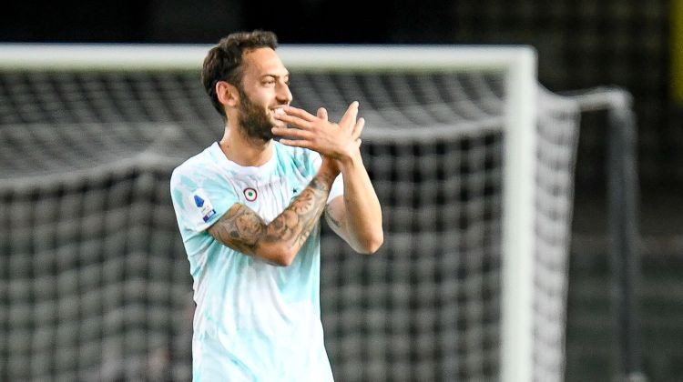 Milānas "Inter" ar 6:0 grauj Veronā, Romas "Lazio" atliek Neapoles svinības