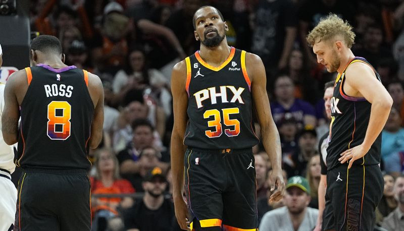 "Nuggets" aizvada lielisku puslaiku, uzvar un nosūta Durentu un "Suns" atvaļinājumā