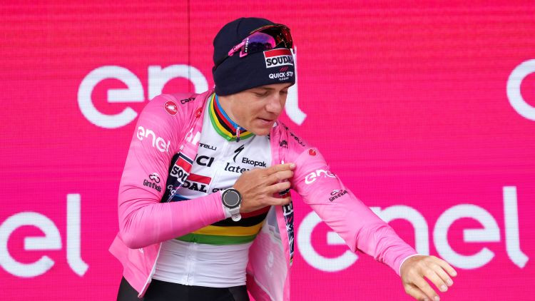 Pēc inficēšanās ar kovidu "Giro d'Italia" spiests pamest kopvērtējuma līderis Evenepūls