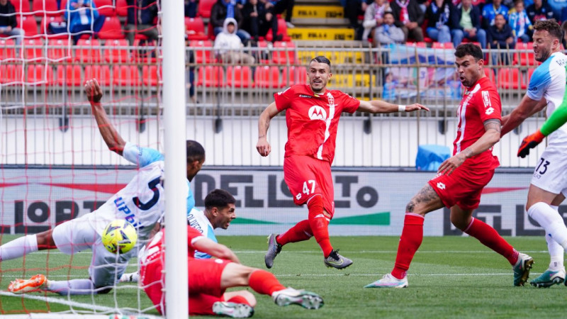 "Monza" pārspēj jauno A sērijas čempioni, "Roma" negūst vārtus Boloņā