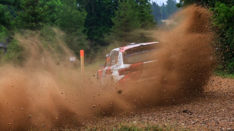 Video: "Tet Rally Liepāja" braucējiem jācīnās Kurzemes putekļos un lietū