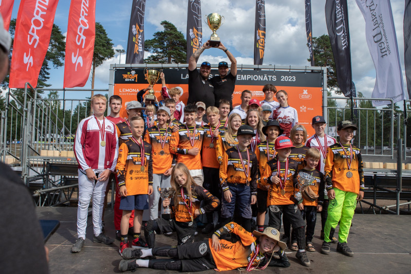 Mežaparka trasē lieliski sarīkotās sacensībās noskaidroti Latvijas BMX čempioni