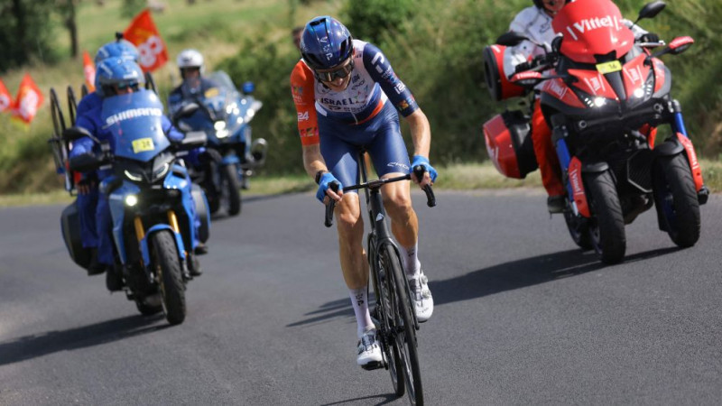 Neilands pēc kritiena atrāvienā "Tour de France" posmā finišē 35. vietā