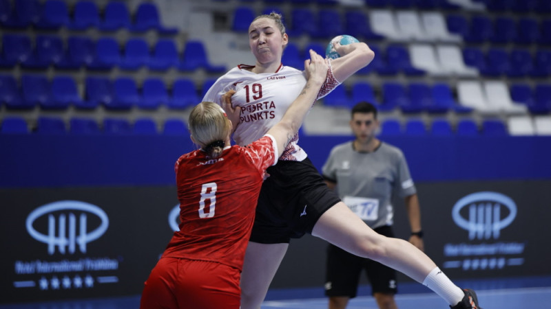 Latvijas U19 handbolistēm zaudējumi visās trijās EČ B divīzijas spēlēs