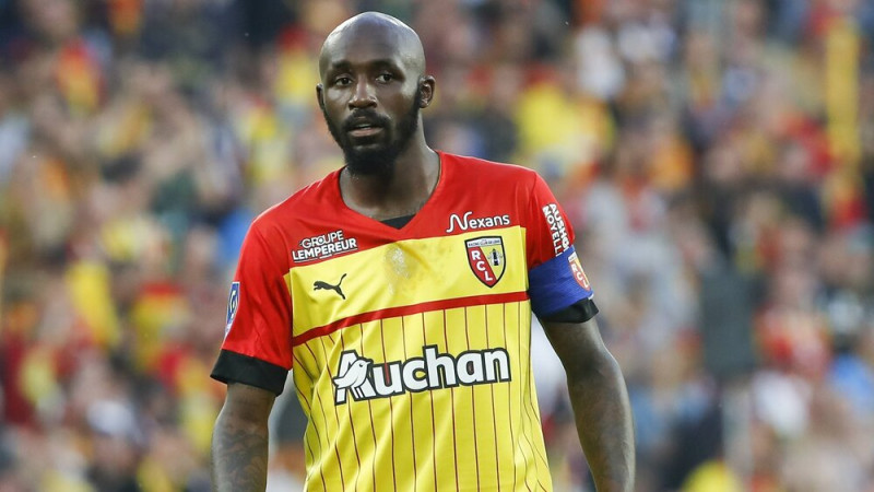 Attaisnotais Mendī karjeru turpinās ''Lorient'', ''Lens'' līderis pošas pie Ronaldu