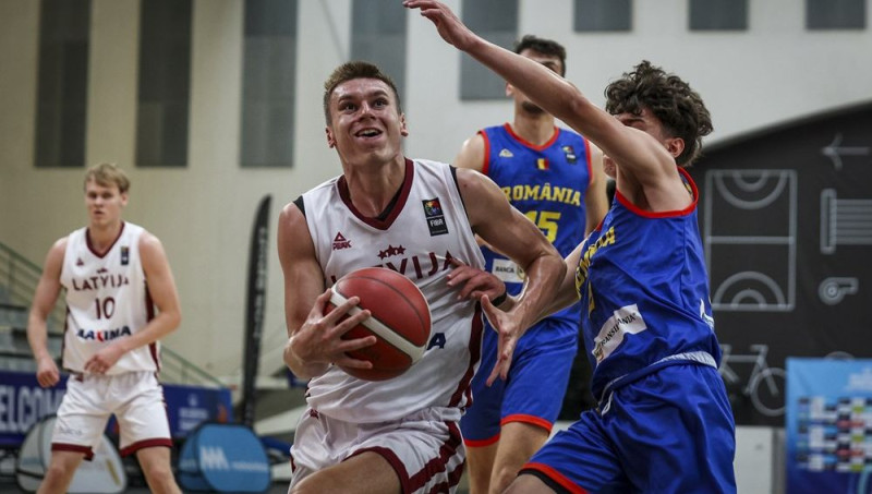 38 punkti ceturtdaļā palīdz Latvijas U18 izlasei turpināt cīņu par A divīziju