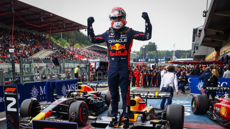 Verstapens kļūst par trīskārtējo F1 čempionu, Kataras sprintā uzvar Pjastri