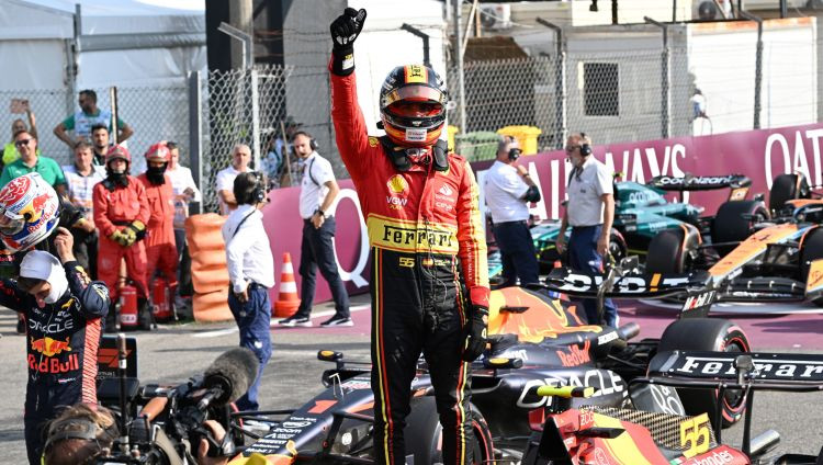 Sainss par 13 tūkstošdaļām apsteidz Verstapenu un Moncā izcīna "pole position"