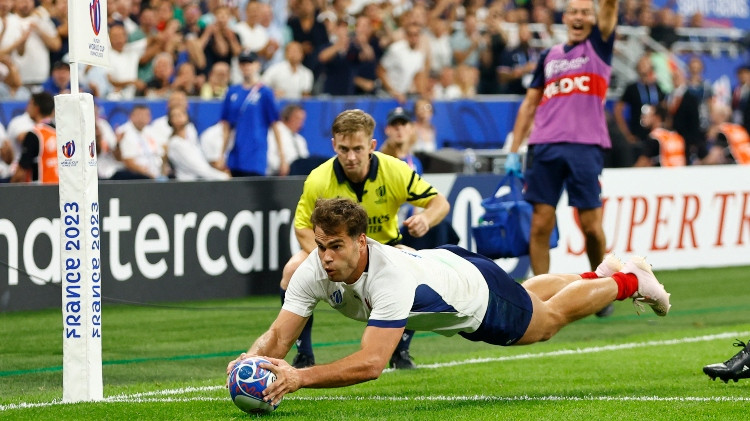 Francija regbija PK sāk ar "All Blacks" sakaušanu