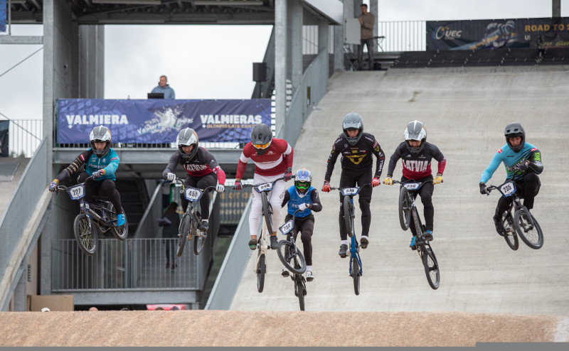 Latvieši pārliecinoši uzvar Ziemeļvalstu BMX čempionātā; elitē tirumfs Krīgeram