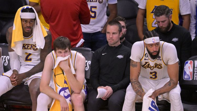 Losandželosas "Lakers" uzbrucējam Vanderbiltam dod 48 miljonu līgumu