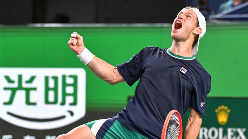 Medvedevam un četriem citiem Top 10 tenisistiem fiasko Šanhajas "Masters"