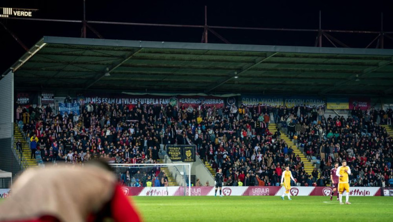 Futbola fani mačā pret Armēniju protesta akcijā uz puslaiku aicina pamest H sektoru