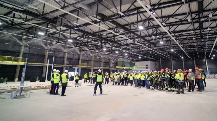 "Daugavas" stadiona topošajā vieglatlētikas daudzfunkcionālajā manēžā spāru svētki