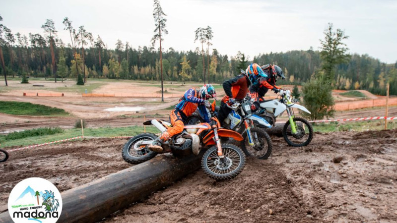 "Hard Enduro" komandu sacensībās Madonā uzvar Reinfelds un Kukojs