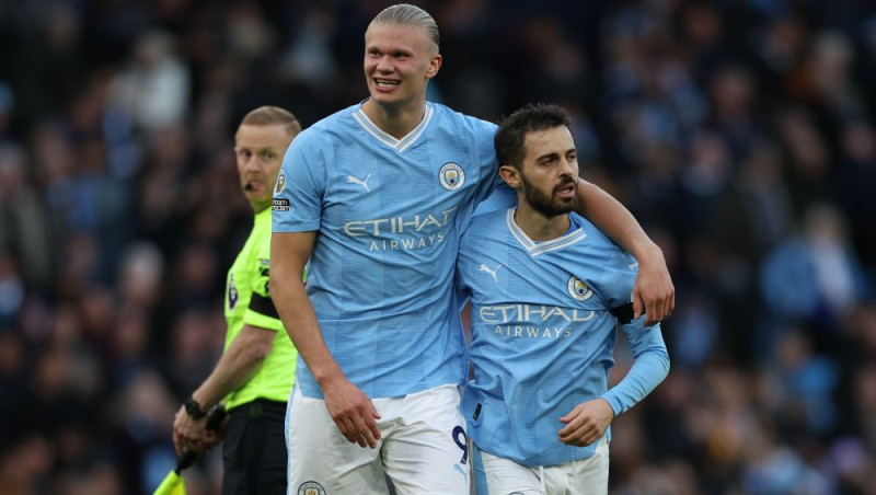 Holannam devītie vārti, "Manchester City" nosargā uzvaru un atgriežas pirmajā vietā