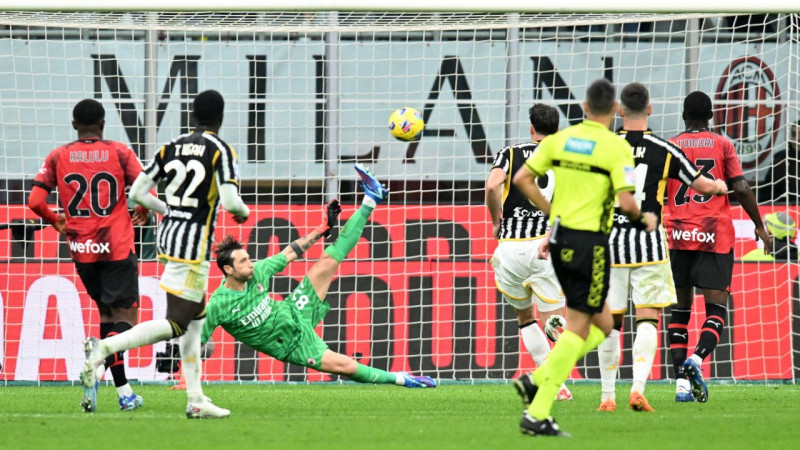 Veiksmīgs rikošets sniedz "Juventus" uzvaru pār nevarīgo "Milan"