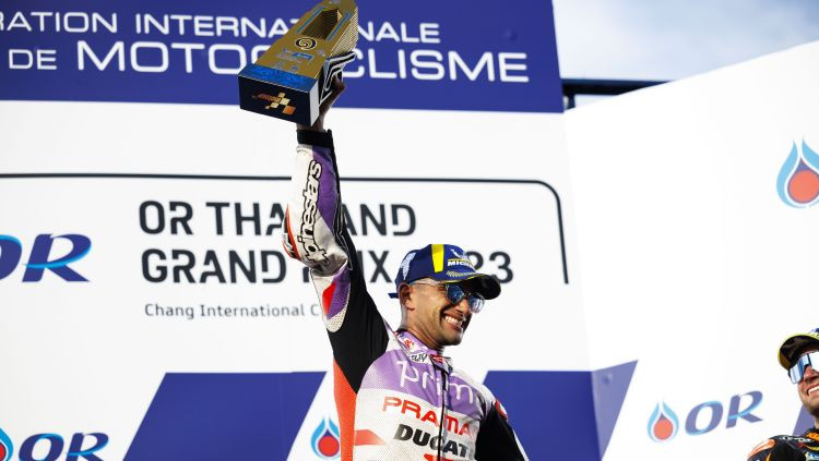 Martins pēdējo apļu cīņā pārspēj Binderu un Banjaju uzvar "MotoGP" posmā