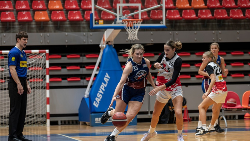 Hudjakova flirtē ar "triple-double", U16 izlase debitē ar uzvaru Imantā