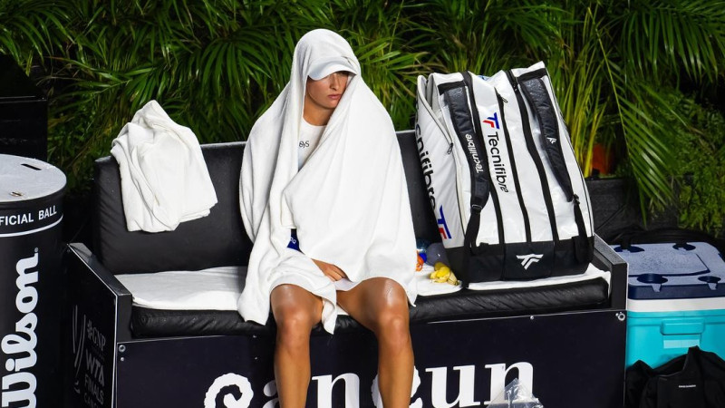 Brāzmains vējš un lietus plosa WTA finālturnīru