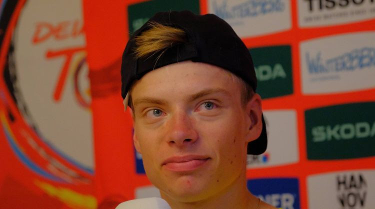 Igauņu velobraucējs sodīts par ķīniešu izskata izsmiešanu