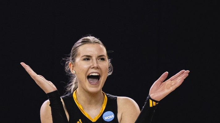 Levinska debitē NCAA "play-off", komanda izcīna divas uzvaras un tiek 1/8 finālā