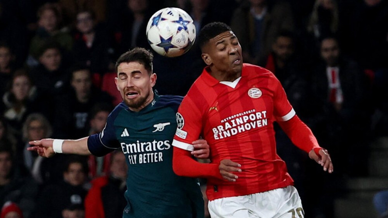 PSV un ''Arsenal'' cīnās neizšķirti, ''Lens'' noslēdz Seviljas Eirokausu kampaņu