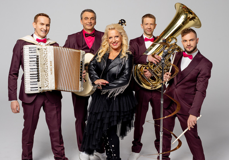 Olga Rajecka un «Baltie lāči»  aicina uz muzikālo pasaku izaugušiem «OLGA un Lāči»