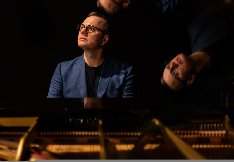 Edgara Raginska solokoncerts “Satikšanās” Mazajā ģildē