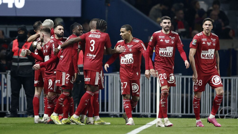 PSG izsēj divu vārtu pārsvaru un mājās zaudē punktus pret ''Brest''