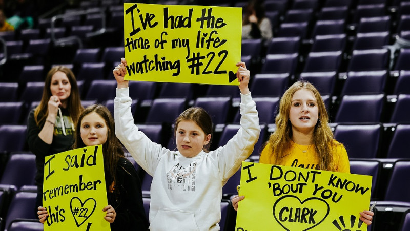 Neapturamā Klārka kļūst par otro labāko punktu guvēju NCAA vēsturē