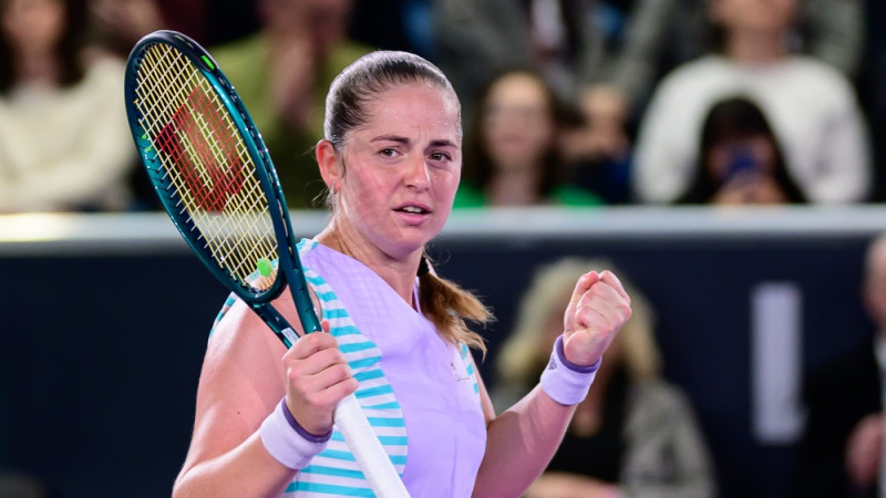 Ostapenko grauj un iesoļo Dohas "WTA 1000" astotdaļfinālā