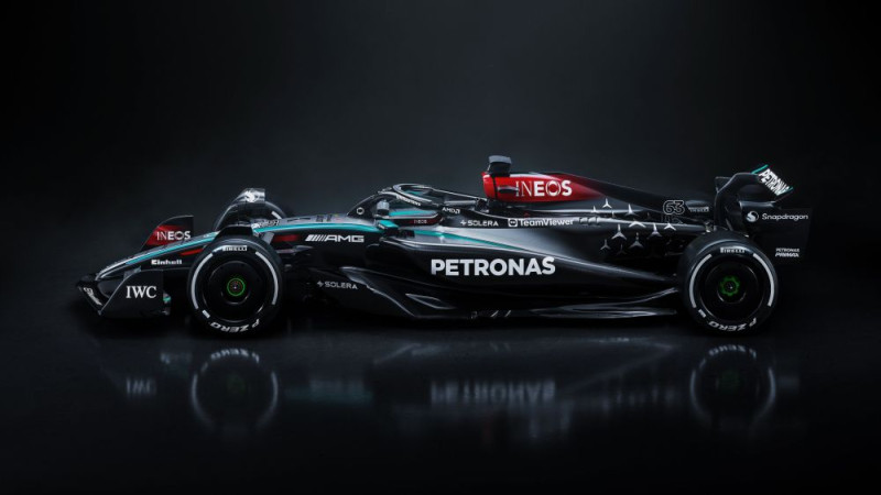 "Mercedes" prezentē 2024. gada F1 sacīkšu modeli W15