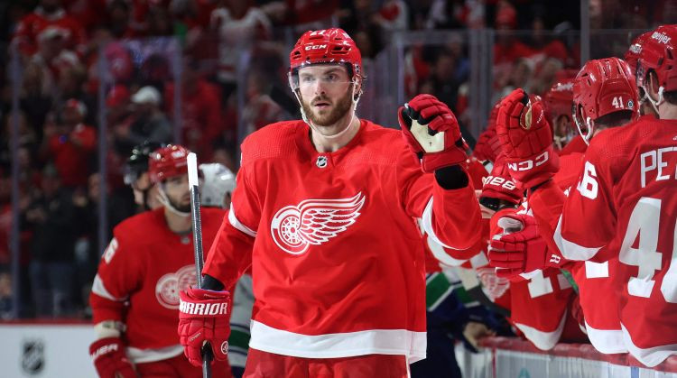 "Red Wings" uz četriem gadiem pagarina līgumu ar uzbrucēju Rasmusenu