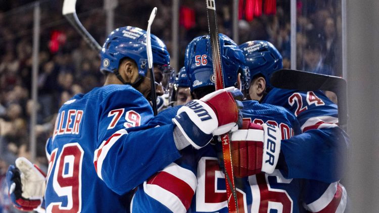 Ņujorkas "Rangers" astotā uzvara pēc kārtas, čempione "Golden Knights" turpina zaudēt mājās