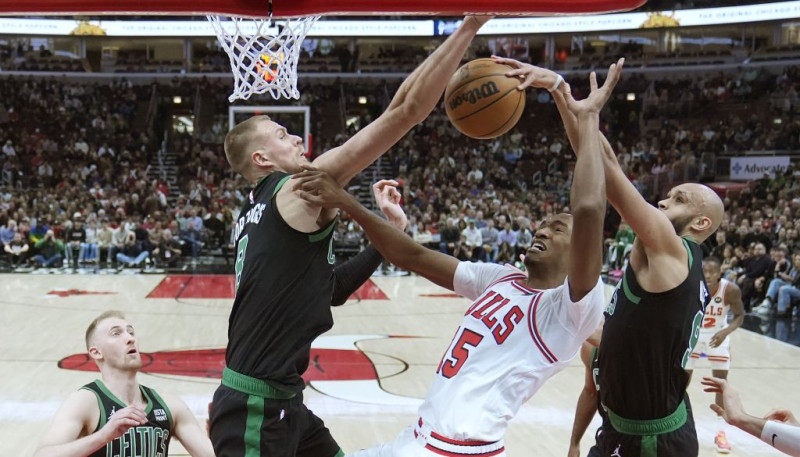 Porziņģim 14 punkti un trīs bloki, "Celtics" septītā uzvara pēc kārtas